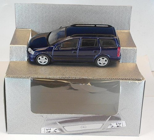 Schuco opel astra caravan - 1/43,