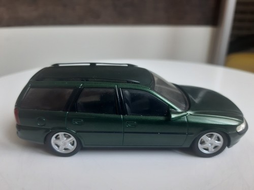 Schuco opel vectra - 1:43,